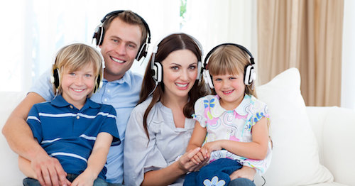 Family enjoying Mulder's music